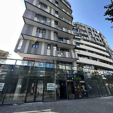 Golden Center Apartment *